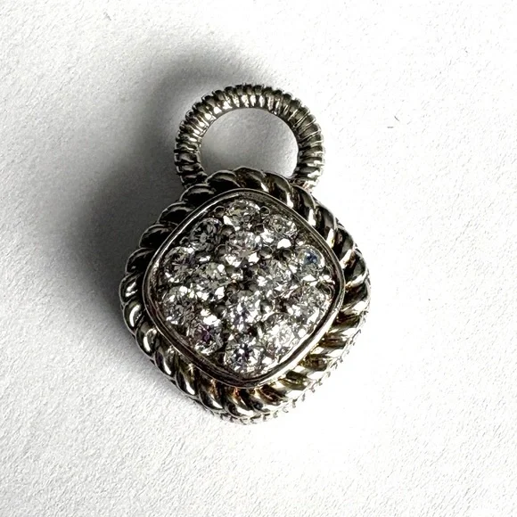 Elegant Silver Pendant with Crystals - Picture 2 of 3